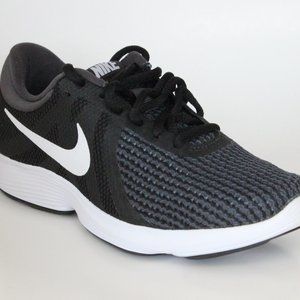 Women's Nike Revolution 4 NWT Size 5